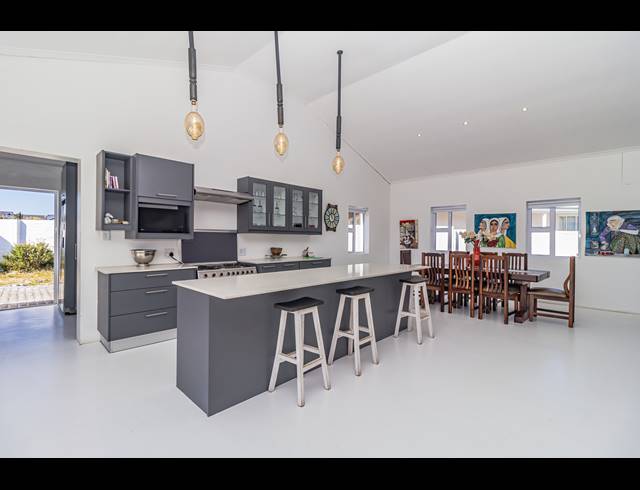 3 BEDROOM HOUSE FOR SALE IN GROTTO BAY